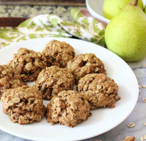 Cinnamon and Pear Oatmeal Cookies Pear Cookies, Pear Oatmeal, Cinnamon Christmas Cookies, Pastas Recipes, P Design, Pear Recipes, I Drive, Easy Cinnamon, Breakfast Snacks