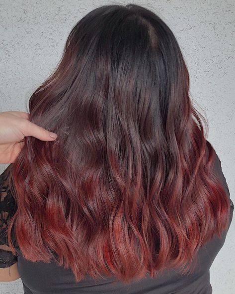 Red balayage on dark hair burgundy Dark Red Hair Dark Roots, Burgundy Red Balayage, Dark Roots With Red Balayage, Brown To Red Hair Balayage, Red Balayage On Dark Hair, Dark Hair Burgundy, Dark Red Balayage Hair, Brunette With Red Balayage, Brown To Red Balayage