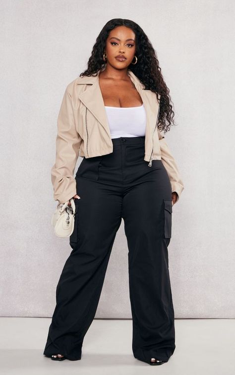 Wide Leg Cargo Pants Outfit Plus Size, Cargo Pants Outfit Plus Size, Winter Outfits For Plus Size, Wide Leg Cargo Pants Outfit, Trousers Women Outfit, Chubby Style, Outfits Gorditas, Cargo Outfit, Cropped Biker Jacket