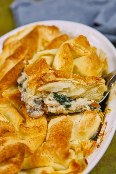 Greek Casserole, Recipe With Mushrooms, Spanakopita Recipe, Chicken Greek, Weeknight Casseroles, Greek Recipe, Meat Replacement, Greek Chicken Recipes, Mushroom And Onions