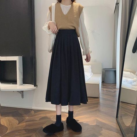 Style Midi Skirt, High Waist Pleated Skirt, Skirt Aesthetic, Empire Dresses, Blue Midi Skirt, High Waist Long Skirt, Long Skirt Outfits, High Waisted Pleated Skirt, Black Pleated Skirt