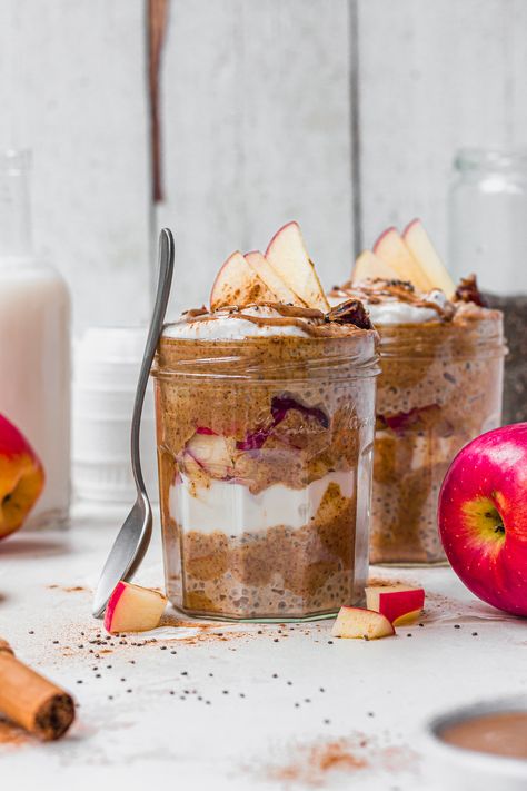 Apple Pie Chia Pudding Pots (Vegan Gluten-Free) - Nourishing Amy Blueberry Loaf Cakes, Vanilla Sheet Cakes, Raspberry Brownies, Coconut Yoghurt, Gluten Free Buns, Hazelnut Butter, Caramel Cake, Medjool Dates, Baked Oats