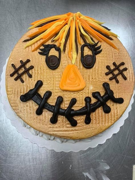 Scarecrow Cupcake Cake, Thanksgiving Turkey Cake Ideas, Scarecrow Cake Ideas, Turkey Cake Ideas, Thanksgiving Turkey Cake, Scarecrow Cupcake, Scarecrow Cake, Thanksgiving Cakes Decorating, Dq Cakes