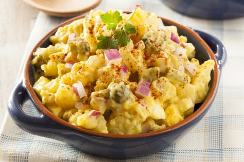 Amish Country Potato Salad Recipe - Old World Garden Farms Amish Potato Salads, Healthy Potato Salad Recipe, American Potato Salad, Southern Style Potato Salad, Homemade Potato Salads, Southern Potato Salad, Potato Salad Healthy, Potato Salad With Egg, Creamy Potato Salad