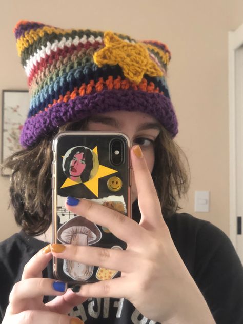 Crochet Funky Hats, Radiohead Crochet, Funky Accessories, Funky Hats, Aesthetic Crochet, Crochet Inspo, Radiohead, Mirror Selfie, Yarn