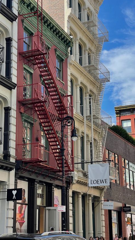 #soho #nyc #newyork New York Soho Aesthetic, Soho Architecture, Pragmatic Utopia, Soho Nyc Aesthetic, Nyc Dump, Soho House Nyc, Nyc Stores, New York Photo Ideas, Fall Nyc