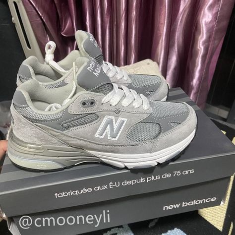 NB 993 Grey New Balance Grey Shoes, Nb Shoes, Ahs Style, Shoe Aesthetic, Grey New Balance, New Balance White, Balance Sneakers, New Balance Sneakers, Balance Shoes