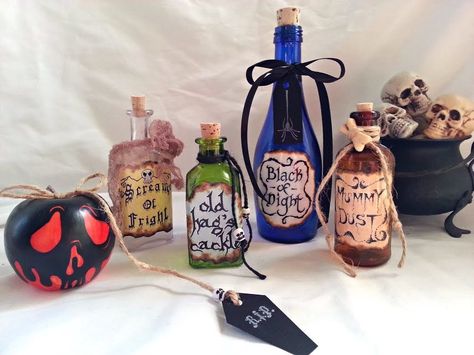 Disney Villain Party, Halloween Witchcraft, Poison Bottles, Villains Party, Nightmare Before Christmas Sally, Halloween Potion, Nightmare Before Christmas Tattoo, Christmas Spoons, Halloween Potion Bottles