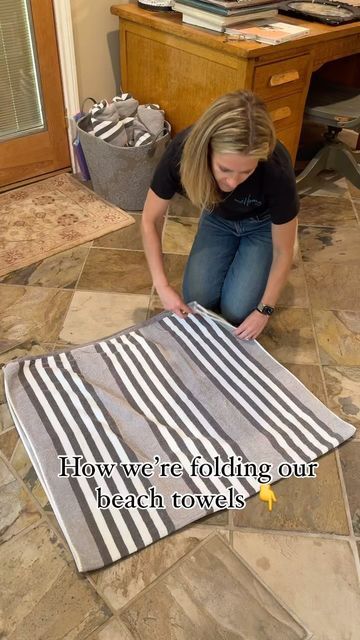 mi home etc. on Instagram: "Storing beach or pool towels is always a mystery. 

But we love this technique for rolling them so that they actually stay rolled! 

Once you’ve completed that, you can put them in a large basket for easy grab and go access (as well as an asthetically pleasing solution)." Towels In Basket, Beach Towel Storage Ideas, Towel Storage Ideas, Beach Towel Storage, Display Towels, Large Basket, Room Display, Towel Storage, Us Beaches