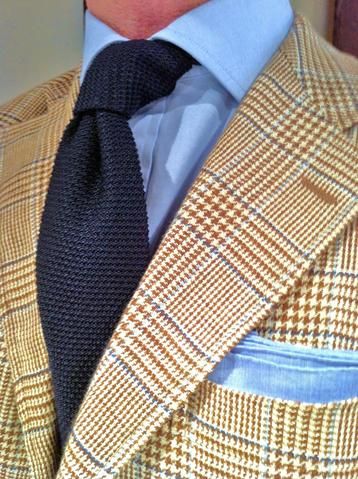 Sports Jacket vs Blazer vs Suit Jacket Blazer Vs Suit Jacket, Shirt And Tie Combinations, 70s Plaid, Terno Slim, A Man In A Suit, Man In A Suit, Dandy Style, Der Gentleman, Tan Suit