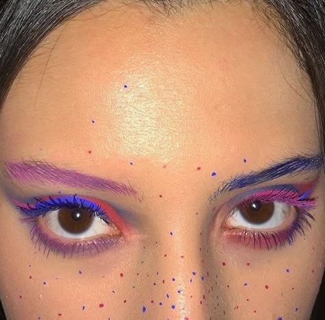 Evil Eye Makeup, Coloured Mascara, Mascara Looks, Madeline Hatter, Artsy Makeup, Colored Mascara, Funky Makeup, Scene Makeup, Makeup Photos