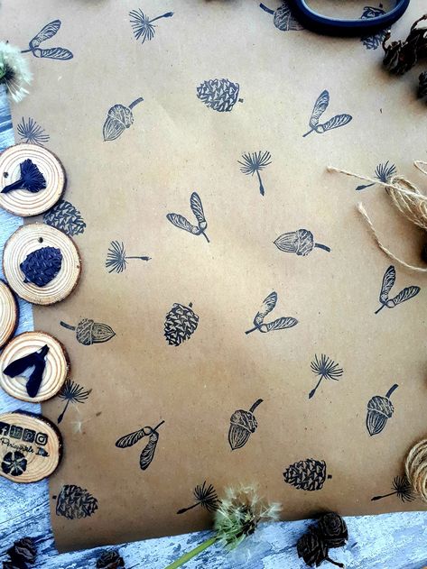 Seeds Ink Stamps Pine Cone Sycamore Dandilion Acorn - Etsy Linocut Wrapping Paper, Hand Carved Stamps Diy, Linocut Ideas, Eco Friendly Wrapping Paper, Diy Wrapping Paper, Eraser Stamp, Carved Stamps, Eco Friendly Wrapping, Blank Gift Tags