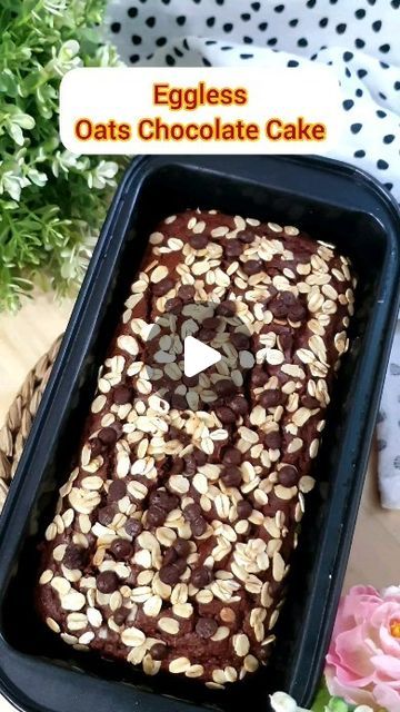 Vaidehi on Instagram: "Do you find eating Oats boring then you must try this recipe of Oats. One of the yummiest ways to eat Oats.. Eggless Oats Chocolate Cake .. Super soft, this cake is a healthy solution to your sweet cravings without compromising on the taste.. Follow along for the perfect recipe.. 🥮1 cup Oats.. 🥮1/4 cup wheat flour.. 🥮Half cup yoghurt.. 🥮Half cup jaggery.. 🥮1/4 cup oil.. 🥮1tbsp cocoa powder (unsweetened).. 🥮1tsp baking powder.. 🥮Half tsp baking soda.. 🥮1-2 tbsp milk or as required.. 🥮Vanilla essence and choco chips.. 🥮Start with grinding oats into fine powder... 🥮Whisk oil, jaggery and yoghurt. Add in Vanilla essence.. 🥮Now goes in Oats powder... 🥮Sift wheat flour, baking powder, cocoa powder and baking soda... 🥮Fold the batter and add milk to adjust th Oats Cake Recipe Eggless, Choco Powder Recipes, Oatcakes Recipe Healthy, Oats Cake, Oat Cake Recipes, Oats Chocolate, How To Make Oats, Eggless Cake Recipe, Oat Cakes