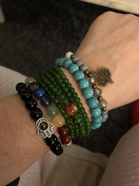 Body Jewelry Diy, Bracelets With Charms, Girly Bracelets, Grunge Jewelry, Indie Jewelry, Wrist Jewelry, Hippie Bracelets, Jewelry Accessories Ideas, Dope Jewelry