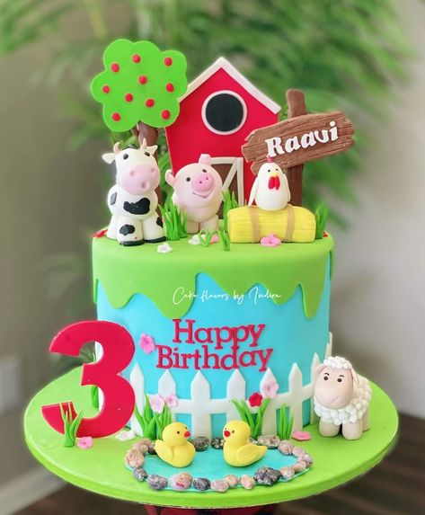 Old Mcdonald Cake Farm Theme, Farm Cakes For Boys, Mc Donald Birthday, Animal Cakes For Kids, Farm Theme Cake, Farm Cakes, Kue Fondant, Barnyard Cake, Farm Animal Cupcakes