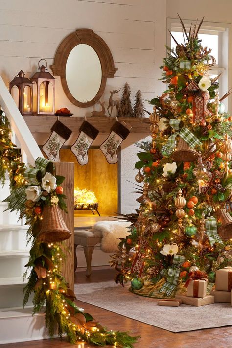 Designer Christmas Tree, Natal Country, Designer Christmas, Tree Themes, Orange Christmas, Christmas Tree Inspiration, Holiday House, Beautiful Christmas Trees, Christmas Trends