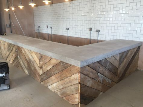 Concrete Bar Top Restaurant, Outdoor Countertop Ideas, Carved Concrete, Concrete Bar Top, Wood Bar Top, Bar Countertops, Concrete Bar, Cow Horse, Bar In Casa