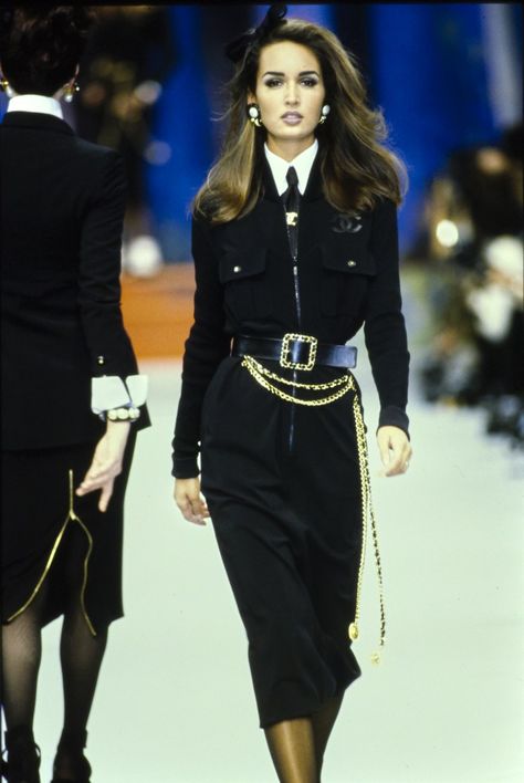 Chanel Fall 1991, 1992 Chanel, Chanel Spring 1995, Runway Fashion Chanel, Runway Fashion Aesthetic, Runway Fashion Dresses, Runway Fashion 2020, 90s Chanel, Chanel Runway