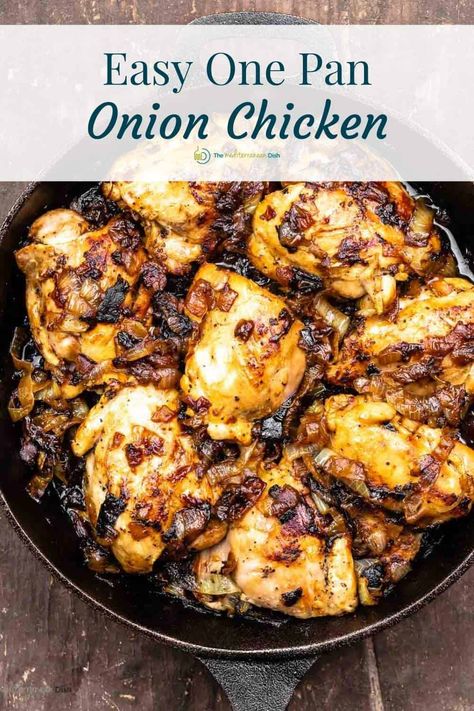 A light, quick, and delicious version of French onion chicken, this skillet chicken recipe with loads of caramelized onion will blow your mind! Skillet Chicken Recipes Easy, Easy Skillet Chicken, Chicken Recipes Boneless, French Onion Chicken, The Mediterranean Dish, Chicken Skillet Recipes, Chicken Entrees, Onion Chicken, Caramelized Onion