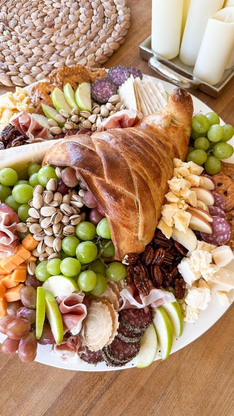 THANKSGIVING BAKED CORNUCOPIA BOARD // This is the definition of so easy but so impressing! I have ALWAYS wanted to make one of these for… | Instagram Samantha Bauchmann, Pillsbury Pizza Dough, Biscuit Snacks, Pillsbury Pizza, Thanksgiving Charcuterie, Thanksgiving Cornucopia, Friendsgiving Food, Thanksgiving Appetizer Recipes, Charcuterie Inspiration