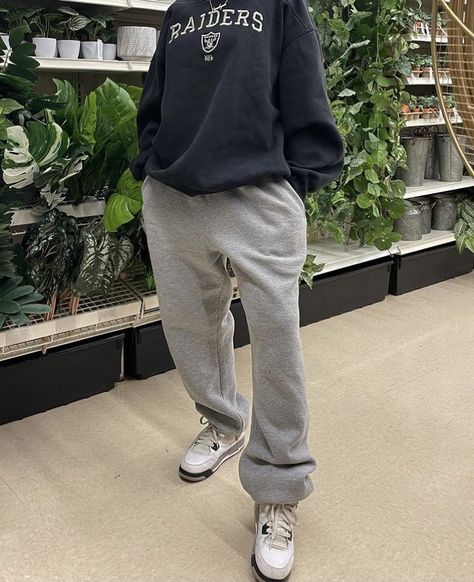 Blue Sweatpants Outfit Aesthetic, Grey Sweatpants Aesthetic, Sweat Pants And Hoodie Outfit, Aesthetic Outfits Sweatpants, Grey Sweatpants Outfit Aesthetic, Light Grey Sweatpants Outfit, Sweatpants And Sweatshirt Outfit, Blue Sweatpants Outfit, Sweatpants Outfit Aesthetic