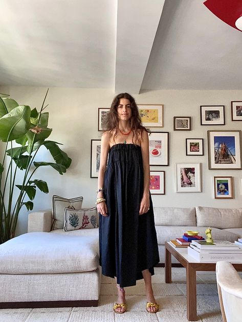 Summer Black Dress Outfit, Leandra Cohen, Leandra Medine Style, Mid Calf Dress, Black Plain Dress, What Do I Wear, Full Length Skirt, Leandra Medine, Mid Calf Dresses