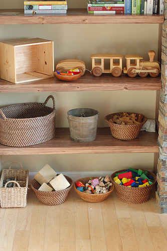 Mix and match storage bins for an eclectic look Family Daycare, Montessori Bedroom, Montessori Room, Toy Shelves, Baby Zimmer, Montessori Ideas, Simple Toys, Montessori Baby, Montessori Toddler