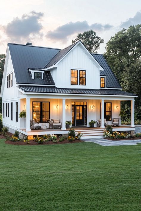 White Farmhouse Exterior, Farmhouse Bedroom Ideas, Garage Door Styles, Farmhouse Exterior Design, Modern Farmhouse Bedroom, Cottage Style Homes, Small Farmhouse, Modern Tiny House, Plans Modern