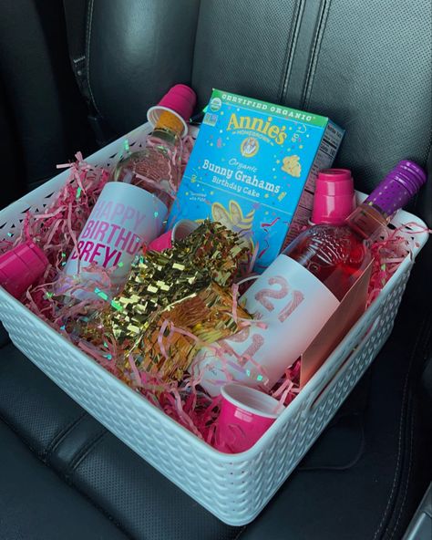 21st Birthday Gift For Best Friends, 21 Bday Basket, 21st Birthday Gift Ideas For Best Friend Turning 21, 21st Birthday Gift Ideas For Sister, 21st Gift Basket Ideas, Best Friend 21st Birthday Gifts, 21st Basket Ideas, 21 Birthday Gifts For Best Friend, 20th Birthday Gift Ideas For Best Friend