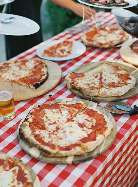 Wedding Rehearsal Pizza Party, Italian Wedding Pool Party, Italy Rehearsal Dinner, Italy Engagement Party, Summer In Italy Party, Pizza Garden Party, Italian Pizza Party Decorations, Pizza Themed Rehearsal Dinner, Italian Rehearsal Dinner Ideas