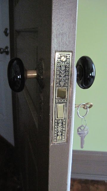 How to get that authentic Victorian lock set on the cheap! | 1889 Victorian House Restoration Victorian Doors, Victorian Modern, Door Knobs And Knockers, Victorian Door, Victorian Interior, Victorian Interiors, House Restoration, Modern Victorian, Lock Set