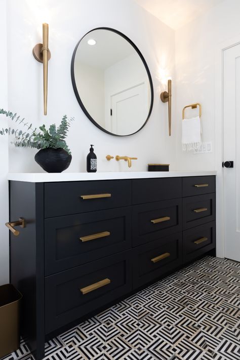 Black Washroom Vanity, Black Vanity Bathroom Wallpaper, Modern Bathroom With Black Vanity, Bathroom Transitional, Accent Bathroom, Blck Bathroom Vanity, Black Chrome Bathroom, Contemporary Bathroom Vanity Designs, Bathroom Ideas Black Cabinets