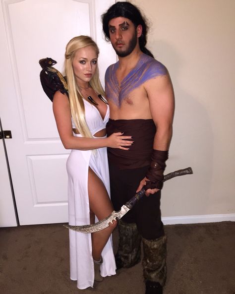 Costumes For Blondes, Halloween Costumes For Blondes, Khaleesi Costume, Daenerys Targaryen Costume, Blonde Halloween Costumes, Iconic Halloween Costumes, Halloween School Treats, Game Of Thrones Costumes, Best Couples Costumes