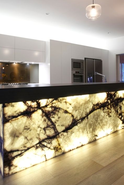 Creating interest 👨🏾‍🎨 👨🏼‍🎨 👨🏿‍🎨 Highlighting the natural beauty of marble. 🧡 🧡 🧡 Designed & Built by Impala 📸 eliot@zeitgeist.com.au #backlit #marble #kitchen #kitchendesign #interiordesign #kitchens #joinery #kitchenrenovations #kitchendesigner #sydney #kitchenssydney #kitchendesigners #customkitchens #kitchenredesign #kitchensofinstragram Back Lit Countertop, Light Up Marble Island, Backlit Marble Bar, Light Up Countertop Marble, Drinks Unit, Backlit Marble, Modern Kitchen Splashbacks, Unique Countertops, Penthouse Decor