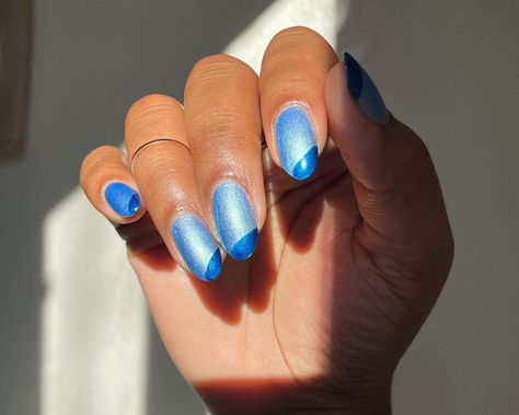 Aqua Nail Art, Nails Blue And Silver, French Tip Nails Blue, Chrome French Tip Nails, Dip Nail Designs, Aqua Nail, Metallic Nail Colors, Chrome French Tip, Neutral Nail Art