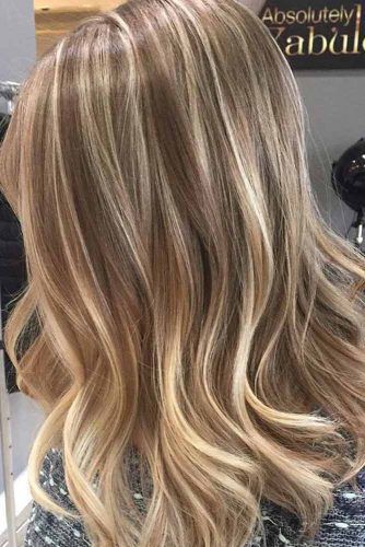 Light Brown Hair With Ash Blonde Highlights, Stripey Hair Blonde Highlights, Stripey Highlights Hair, Medium Blonde Highlights, Medium Bob Haircut, Medium Bob, Medium Bob Hairstyles, Brown Hair With Blonde Highlights, Hair Color Highlights