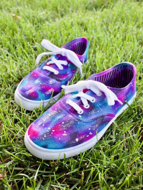 DIY Galaxy Shoes with a Sharpie • A Subtle Revelry Pink And Purple Shoes, Diy Galaxy Shoes, Sharpie Shoes, Galaxy Shoes, Painted Shoes Diy, Diy Galaxy, Sharpie Crafts, Galaxy Colors, Diy Sharpie