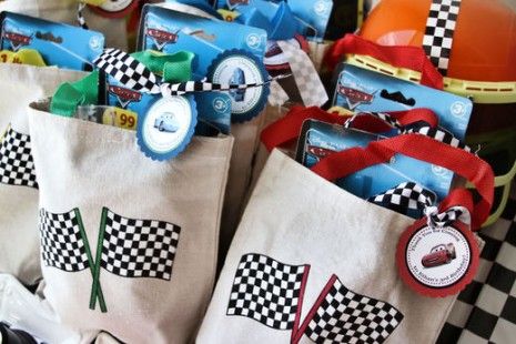 . Lightning Mcqueen Party, Cars Party Favors, Cars Birthday Party, Birthday Return Gifts, Movie Birthday Party, Hot Wheels Party, Hot Wheels Birthday, Disney Cars Birthday, Cars Birthday Party Disney