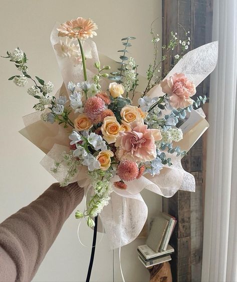 Graduation Floral Arrangements, Graduation Flowers Bouquet Ideas, Korean Flower Bouquet Aesthetic, Colourful Flower Bouquet, Flower Bouquet Graduation, Graduation Flowers Bouquet, Petite Bouquet, Graduation Bouquet, Graduation Flowers