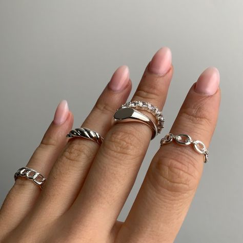 Hand Jewelry Rings, Silver Ring Set, Chunky Rings, Everyday Rings, Jewelry Lookbook, Hand Jewelry, Necklace And Earrings, Jewelry Inspo, Yes Please