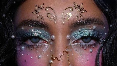 High Fae Makeup, Lunar Moth Makeup, Rainbow Fish Makeup, Jelly Fish Make Up, Spiritual Makeup Aesthetic, Gemstone Makeup Eye, Divine Feminine Makeup, Aquatic Makeup, Mermaid Aesthetic Makeup