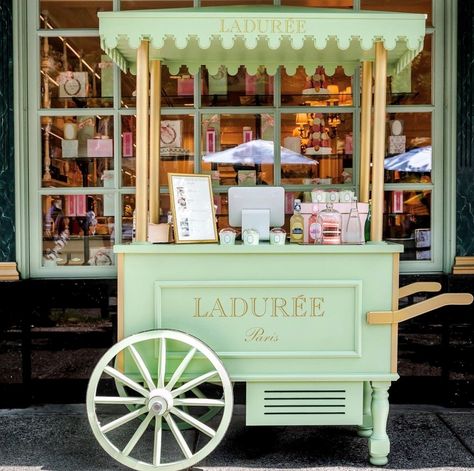 Vintage Ice Cream Cart, Ice Cream Cart Design, Ice Cream Trolley, Street Ice Cream, Ice Cream Carts, Macaron Ice Cream, Food Stall Design, Gerobak Dorong, Ice Cream Business