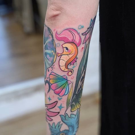 🎀Tiggy🎀 on Instagram: “The cutest little gap filler 😍 I love these little dudes from The Little Mermaid! I love so many things, it's just occurred to me, every…” Filler Tattoos, Filler Ideas, Tattoo Filler, Design Drawings, Disney Tattoos, Pattern Tattoo, Tattoo Design Drawings, Animal Tattoos, Little Mermaid