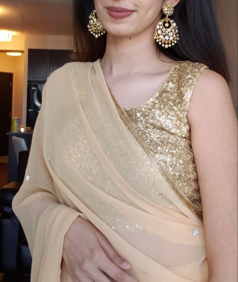 #saree #gold #sequin Golden Sequin Blouse, Sequin Blouse Saree, Gold Saree, Shimmer Blouse, Indian Fashion Saree, Blouse Saree, Sequin Blouse, Saree Look, Gold Sequin