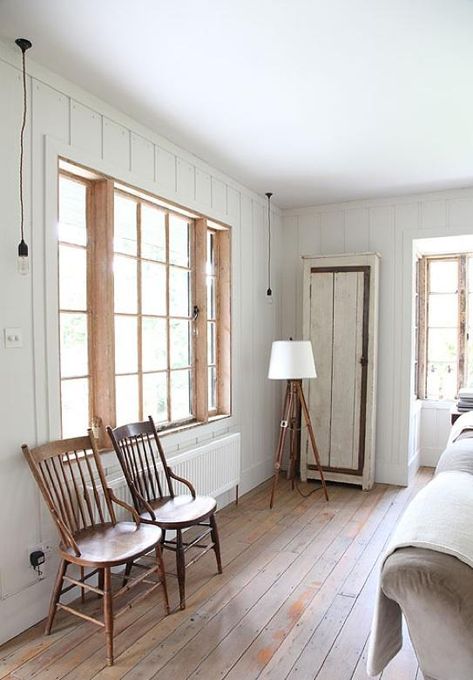 A Family-Friendly House in Sussex - Remodelista Bookshelves Living Room, Living Room Lighting Design, House Light, Country Style House, Art 2024, Shabby Chic Living, Forest House, Cottage Living, Modern Country