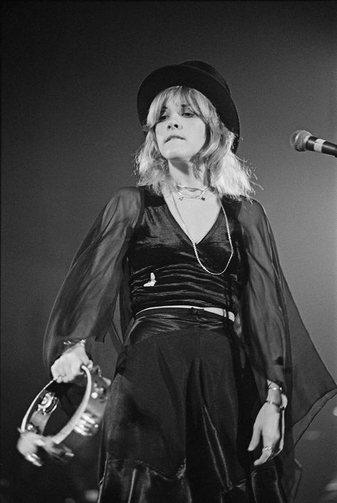 Stevie Nicks Concert Outfit Ideas, Stevie Nicks Concert Outfit, Stevie Nicks Concert, Jimmy Iovine, Hair Muse, Stevie Nicks Style, Ancient Queen, Stevie Nicks Fleetwood Mac, Concert Outfit Ideas