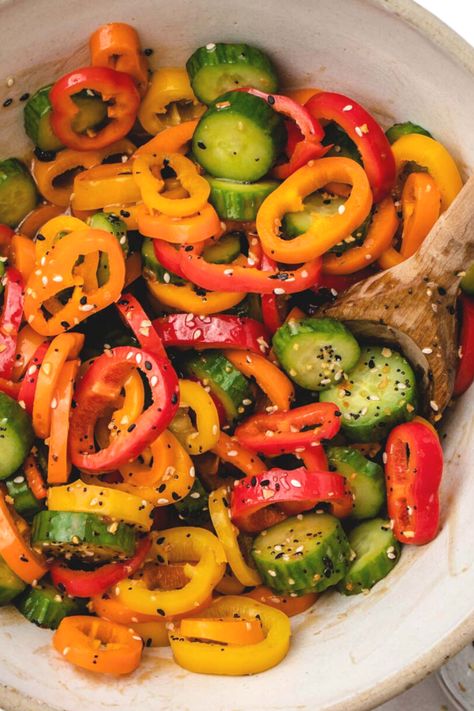 The ultimate summer side! This viral TikTok Cucumber Bell Pepper Salad is crisp, refreshing, and absolutely delicious. 5 ingredients and 10 minutes are all you need to make this sweet, spicy, and savory trend. Tiktok Cucumber, Japanese Cucumber Salad, Bell Pepper Salad, Japanese Cucumber, Pepper Salad, Stuffed Pepper, Salad Healthy, Makanan Diet, Viral Tiktok