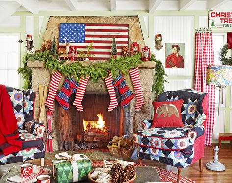 Americana Christmas, Mantel Design, Holiday Mantel, Patriotic Christmas, Country Christmas Decorations, Christmas Mantel Decorations, Fun Christmas Decorations, Navidad Diy, Christmas Fireplace