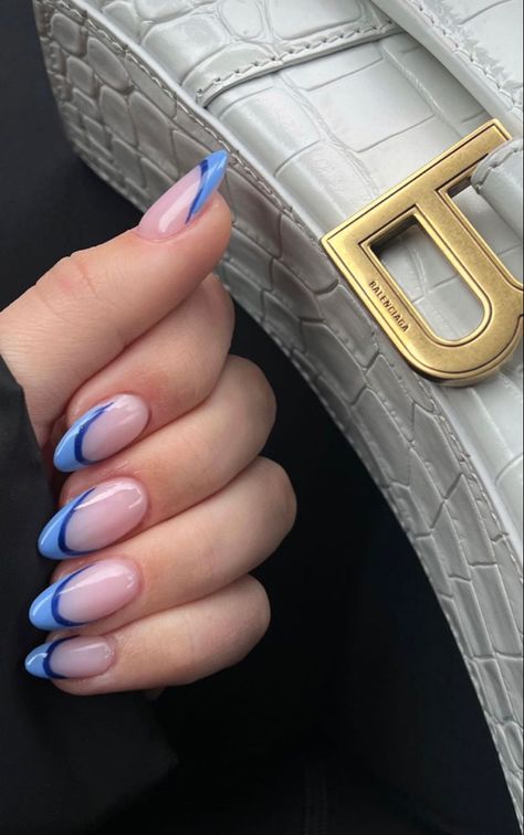 Nails Art Black And White, Blue Nails Aesthetic, Almond Nails Aesthetic, Blue Nail Inspo, Europe Nails, Rounded Acrylic Nails, Short Oval Nails, Black And White Nail, Aesthetic Nail