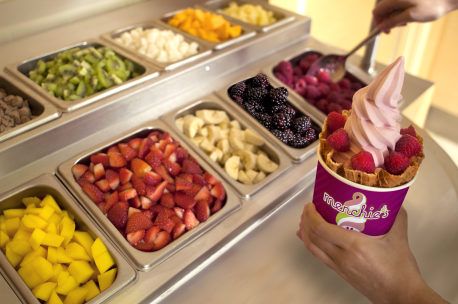 Menchie's Froyo Toppings, Menchies Frozen Yogurt, Frozen Yogurt Shop, Yogurt Shop, Ellie Saab, Yogurt Flavors, Frozen Yoghurt, Sprinklers, Enjoy The Little Things